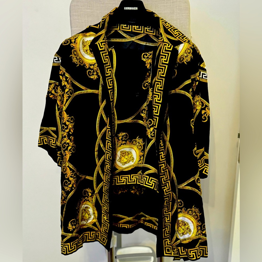 Versace Limited Edition Silk Ensemble – Iconic Opulence, Exclusive Style